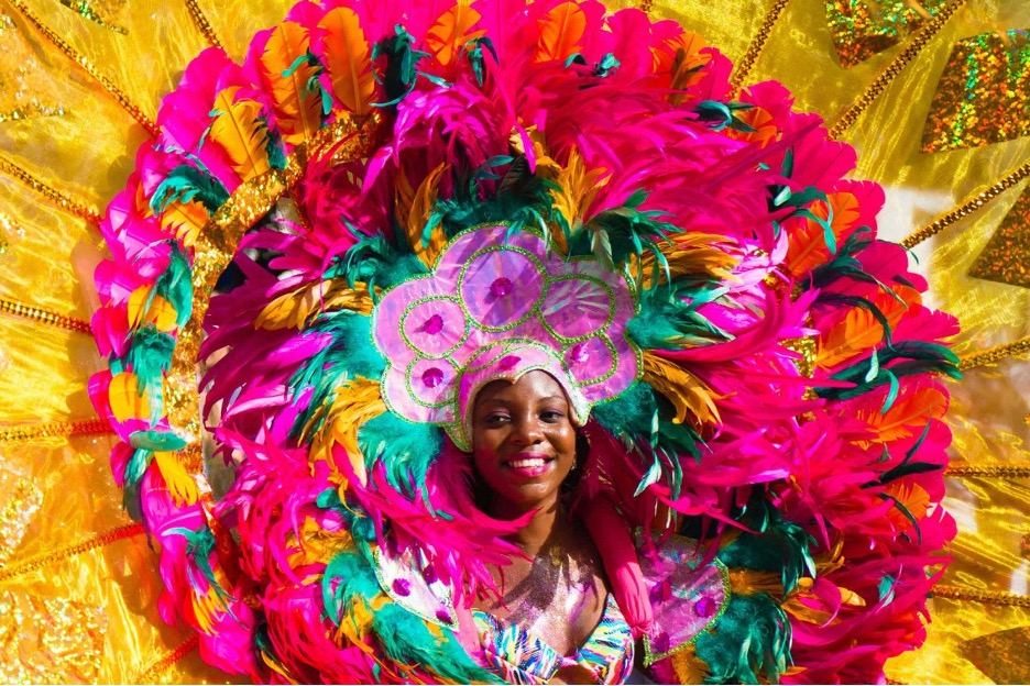 CÙNG NGƯỜI DÂN GRENADA HOÀ MÌNH VÀO LỄ HỘI CARNIVAL