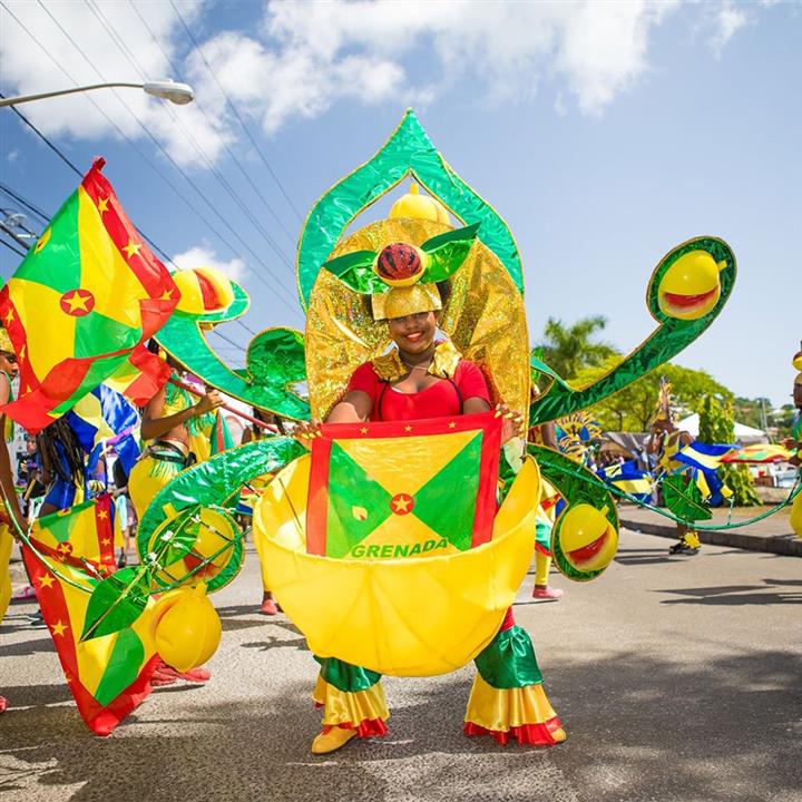 CÙNG NGƯỜI DÂN GRENADA HOÀ MÌNH VÀO LỄ HỘI CARNIVAL